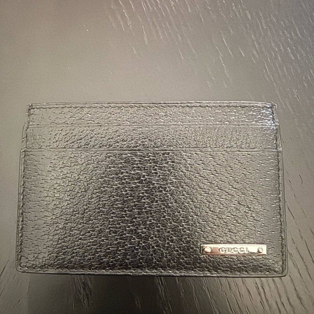 Store display excellent condition like new Gucci Black Card Holder with box